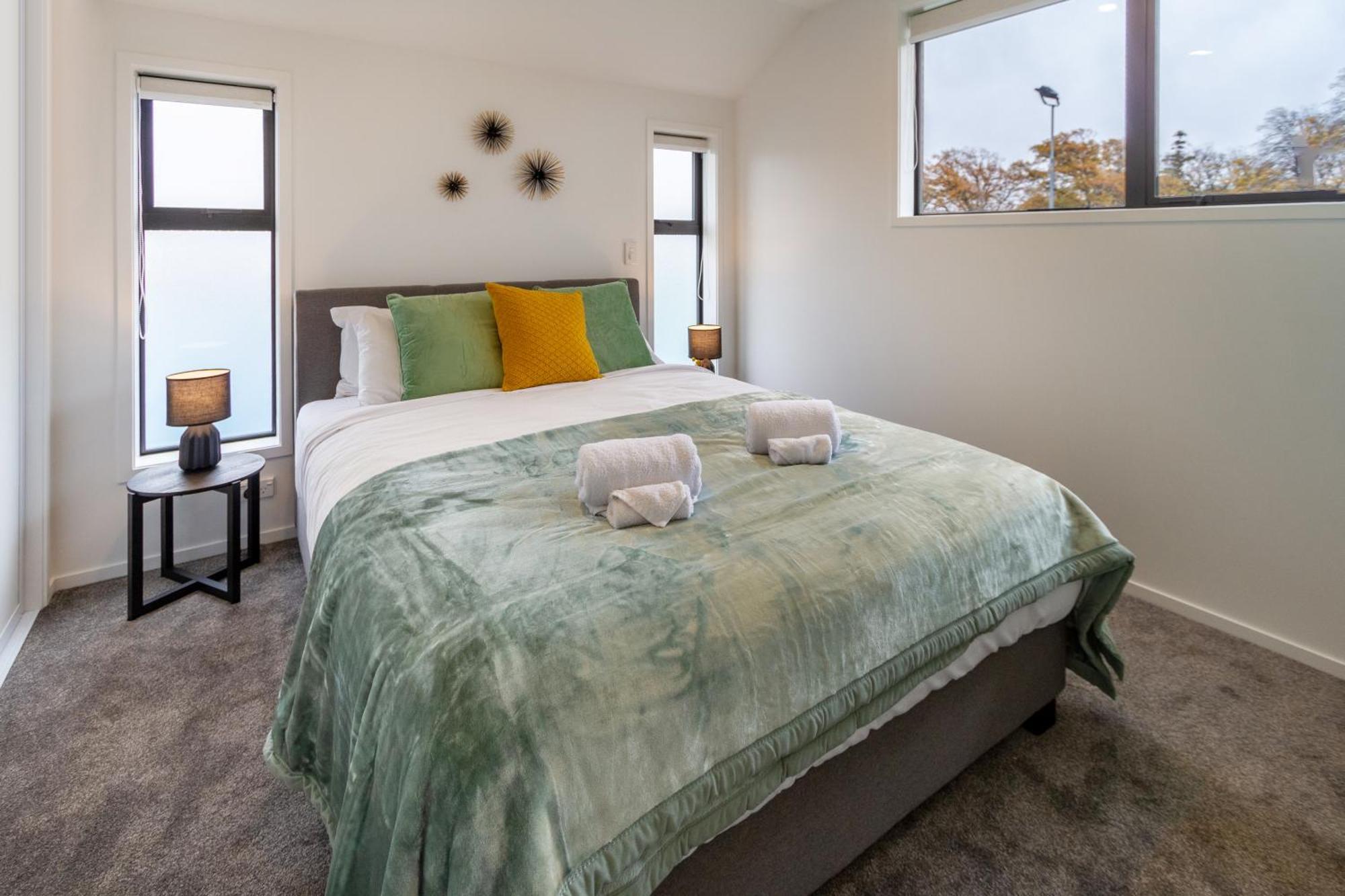 Serene Living 2 Bed With Carpark Christchurch Exterior photo