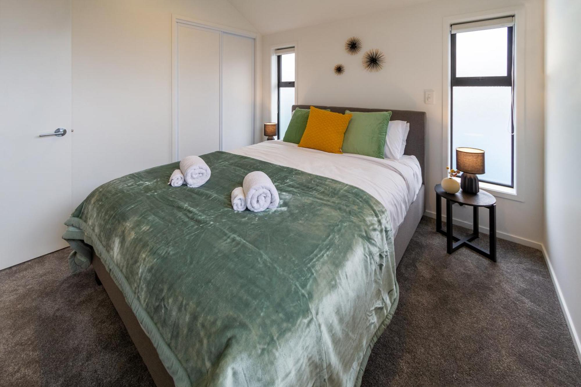 Serene Living 2 Bed With Carpark Christchurch Exterior photo